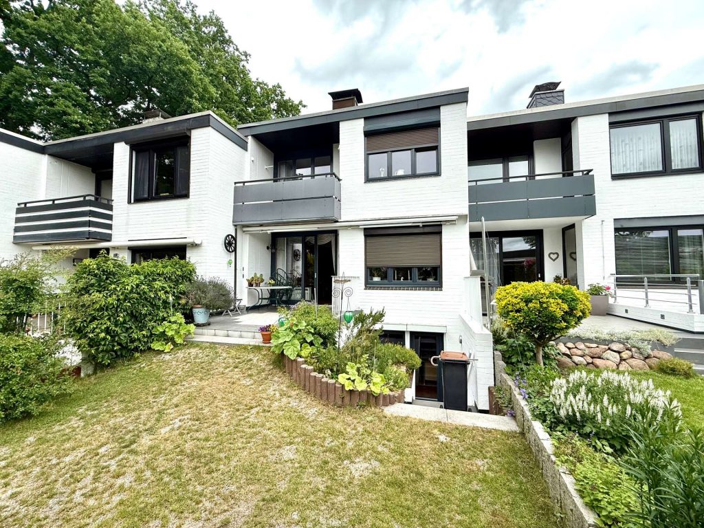 Familienfreundliches Reihenmittelhaus in Oststeinbek mit Garage